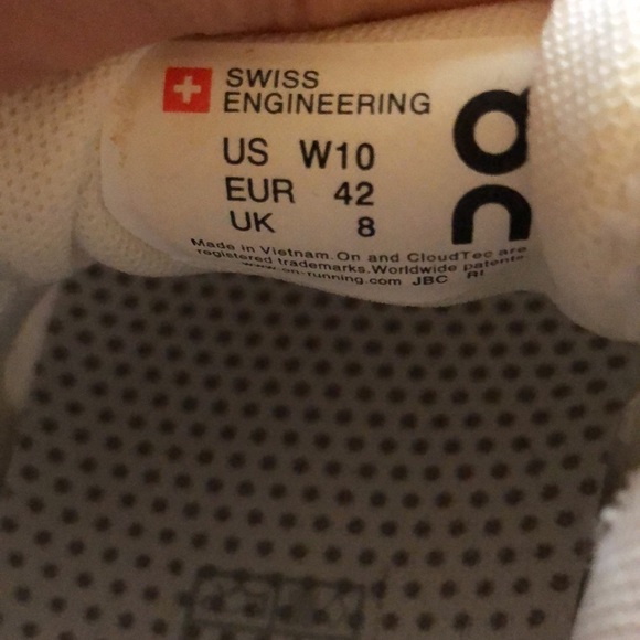 SOLD On Running Cloud Terry. Women’s White Size 10. Very good condition. - Picture 9 of 9